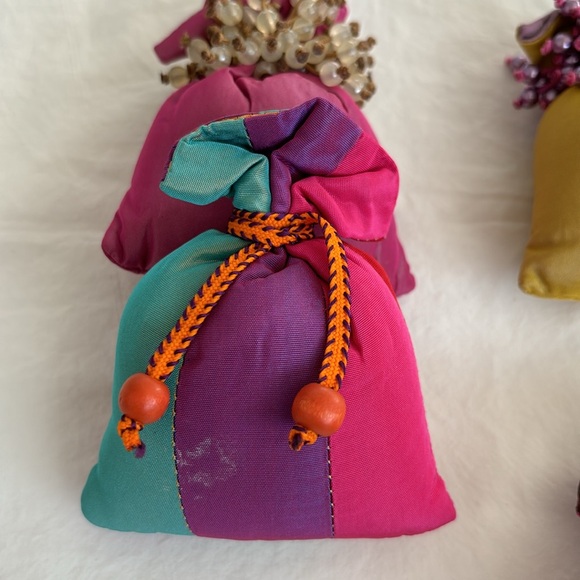 L'ARTISAN PARFUMEUR SACHETS. LOT OF 4 BEADED SACHETS - Picture 12 of 12